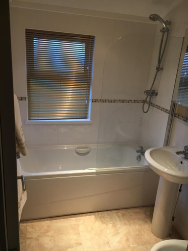 Bathroom, Millie,s View 18 hole free Golf, Northumberland