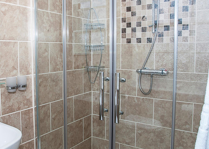 Bathroom 3, The Black Dog Inn, Dorset