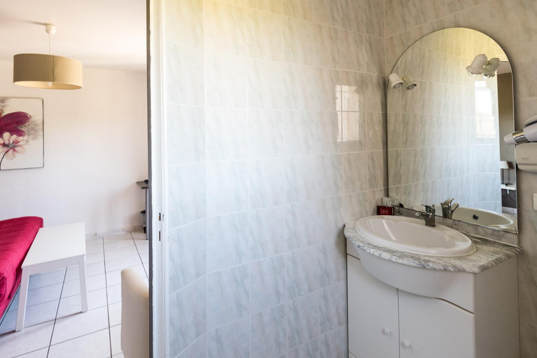 Bathroom, Le Grand Jardin, Gard