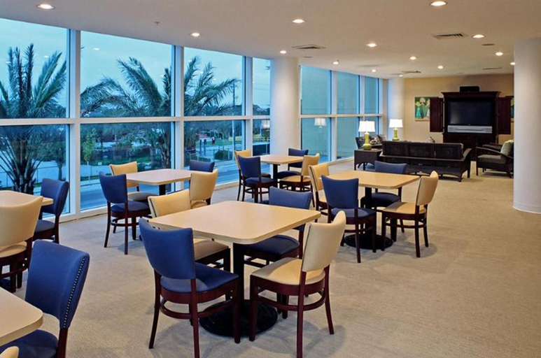 Food & Drinks 5, Sterling Reef Hotel, Bay