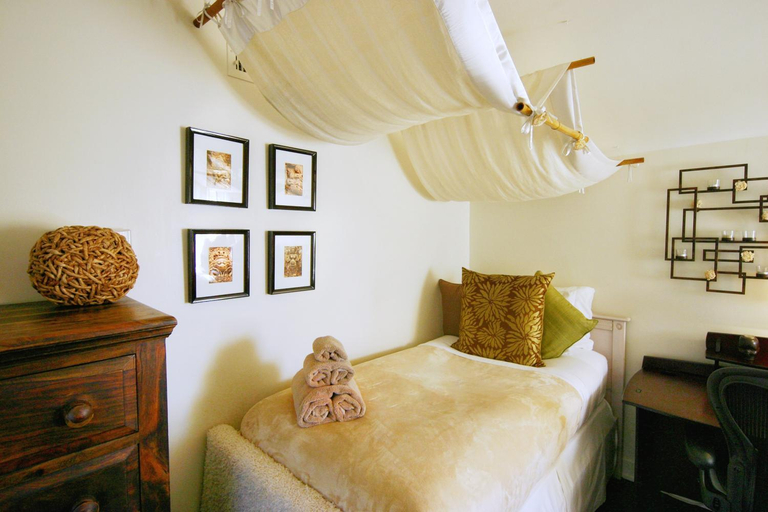 Bedroom 2, The Patrician Hollywood Universal, Los Angeles
