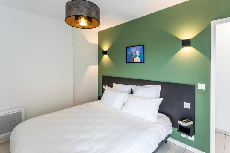 Bedroom 3, Nemea Appart Hotel Les Hauts de Milady Biarritz, Pyrénées-Atlantiques