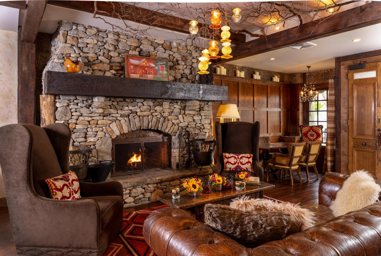 Public Area, The White Birch Inn, Rabun