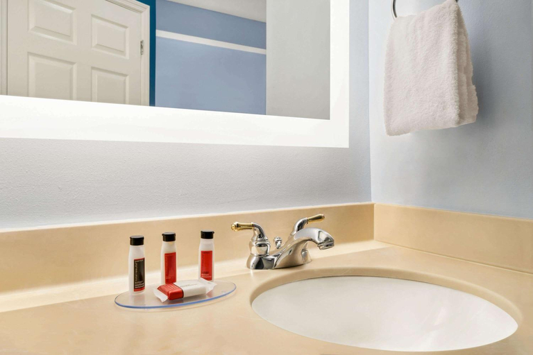 Bathroom 4, Baymont by Wyndham Henderson Oxford, Vance