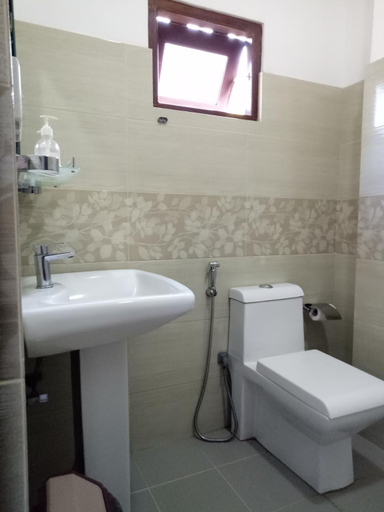 Bathroom 3, Otha Shy Airport Transit Hotel, Katana