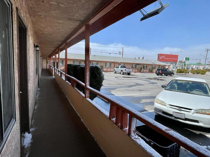 Others 5, Desert Inn, Kern