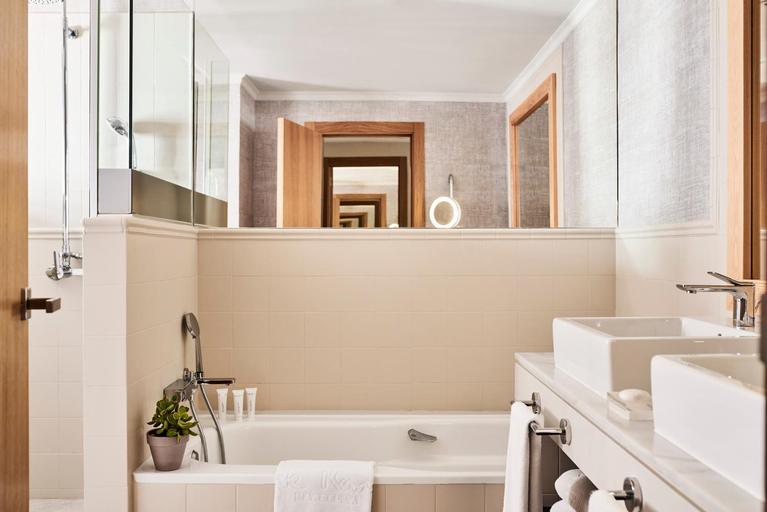 Bathroom 3, Puente Romano Beach Resort, Málaga
