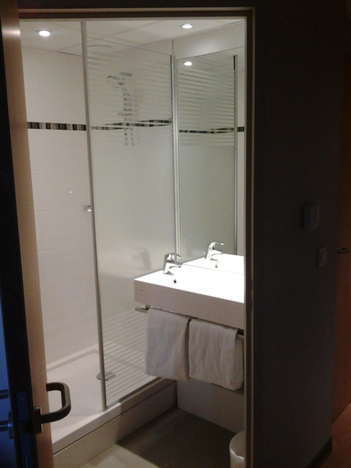 Bathroom 4, Ibis Budget Givet, Ardennes