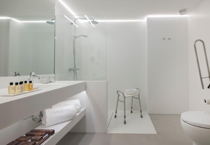 Bathroom 3, Carlemany Girona, Girona