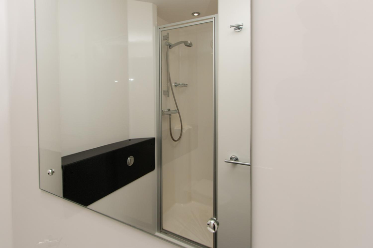 Bathroom 5, Destiny Student – Shrubhill (Campus Accommodation), Edinburgh
