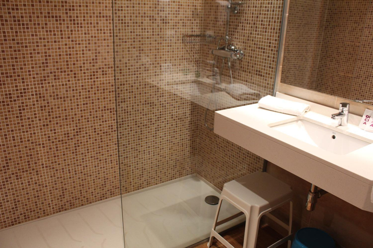Bathroom 4, Esplendid Hotel, Girona