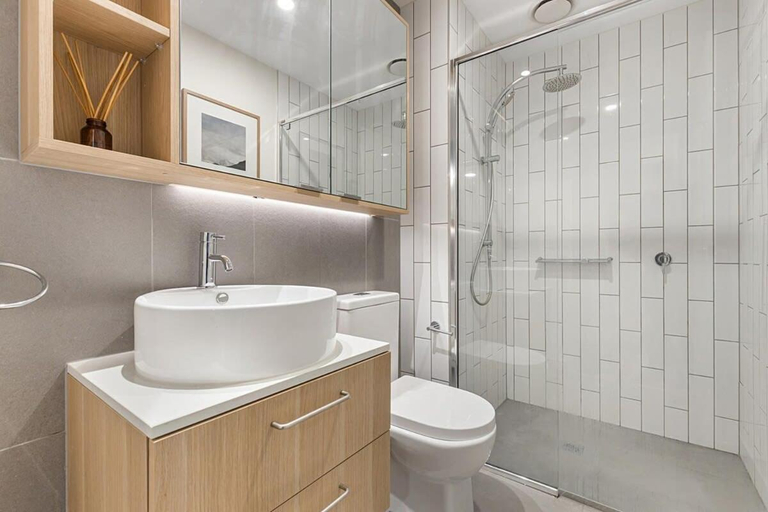Bedroom 4, Inner City Convenience In The Heart of Melbourne, Melbourne