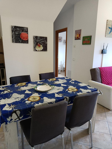 Food & Drinks 5, Salieri Apartment, Latina