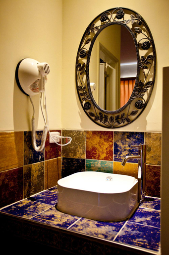 Bathroom 3, Millennium Inn II, Pingtung