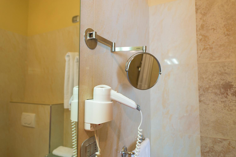 Bathroom 4, Hotel Palace Magnolia SPA, Teramo