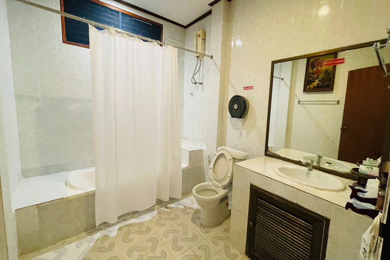 Bathroom 5, Baan Rim Kwai Paerimnam Resort, Sai Yok