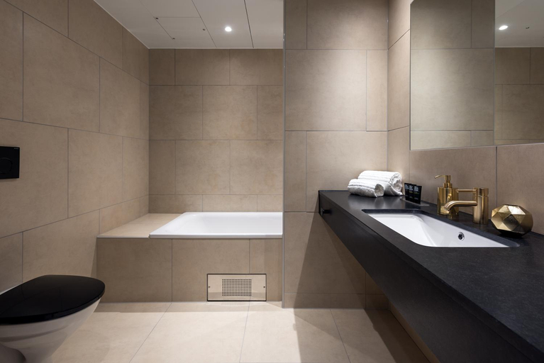 Bathroom 4, Clarion Hotel Air, Sola