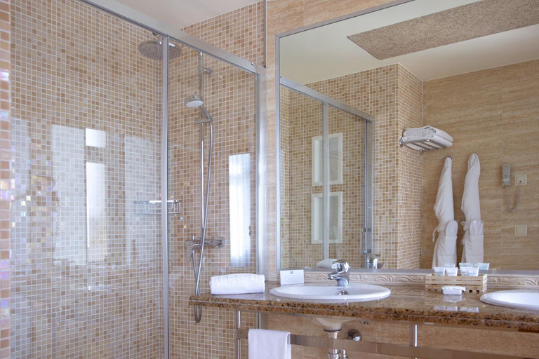 Bathroom 5, Hotel Delfin 4 Sup, Girona
