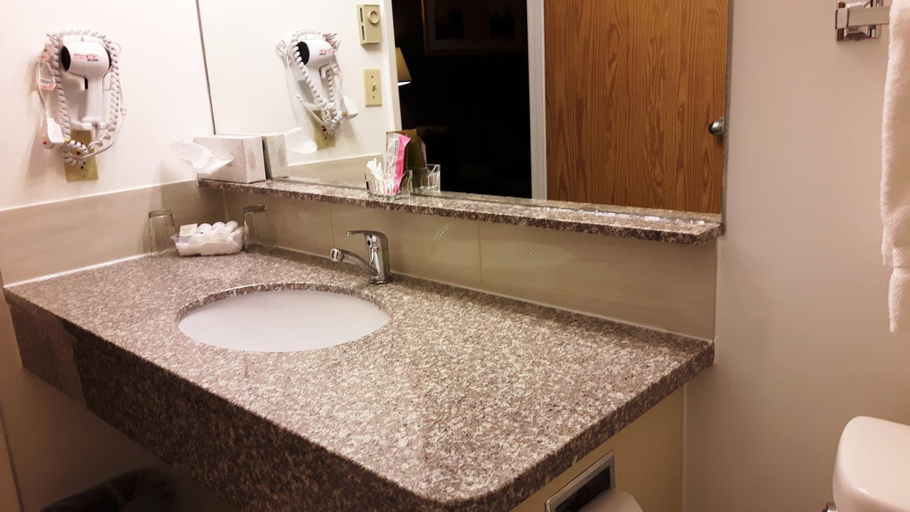 Bathroom 3, Canway Inn & Suites, Division No. 17