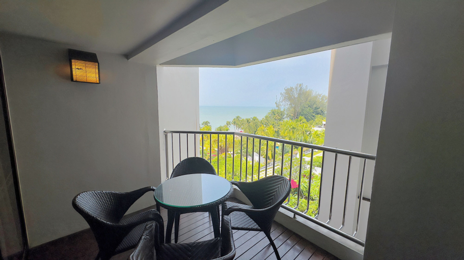 Exterior & Views 26
