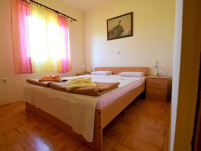 Bedroom 2, Mari - 30m From the sea - A2, Starigrad