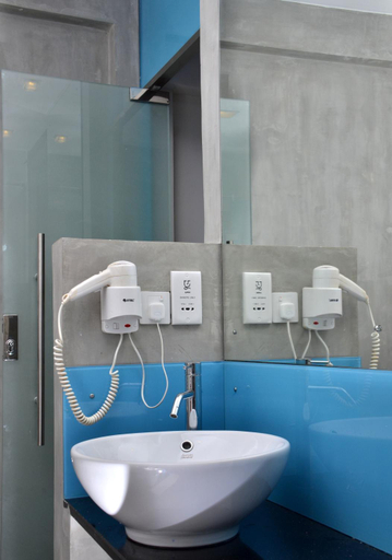 Bathroom 4, Hotel Topaz, K.F.G. & G. Korale