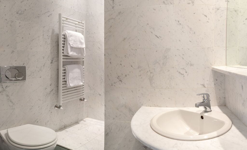Bathroom 5, Hotel Il Castello, Florence
