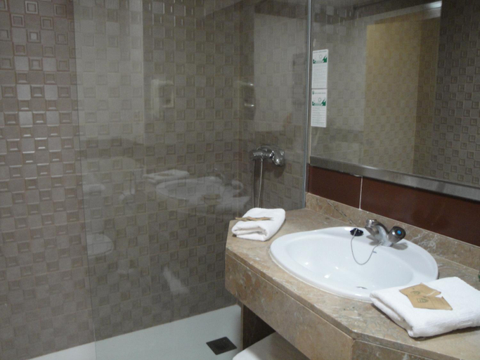 Bathroom 4, Esplendid Hotel, Girona