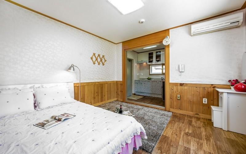 Bedroom 2, Tongyeong Evergreen Pension, Tongyeong