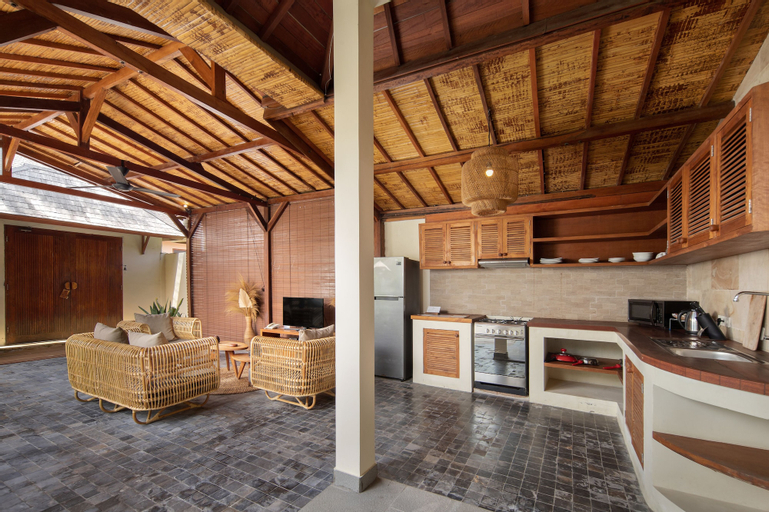 Dining Room 10