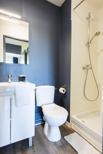 Bathroom 4, Teneo Apparthotel Bordeaux , Gironde