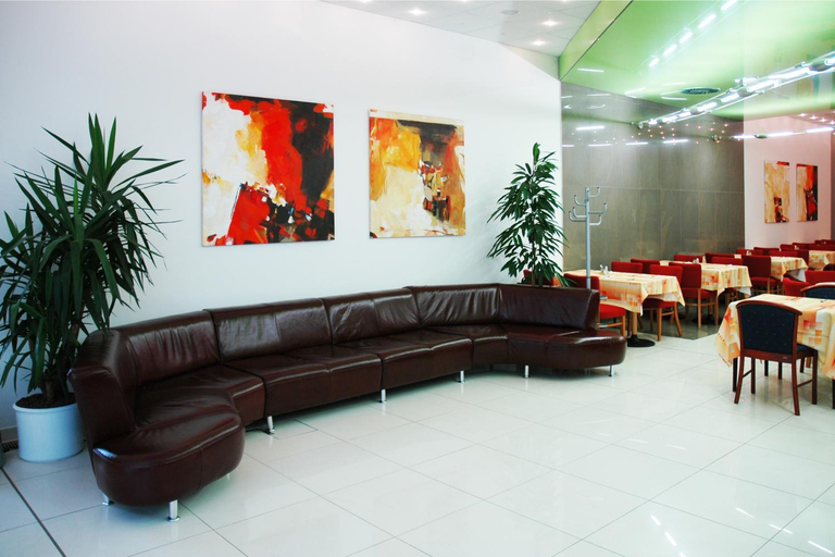 Public Area 2, Olympik Tristar, Praha 7