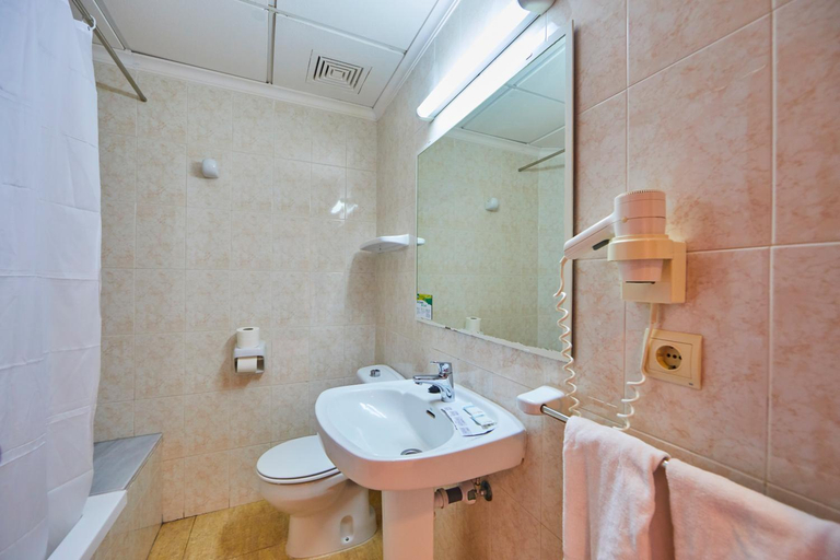 Bathroom 4, MLL Palma Bay Club Resort, Baleares