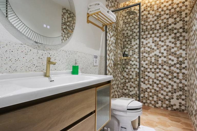 Bathroom 3, Casabella Homestay Batam, Batam