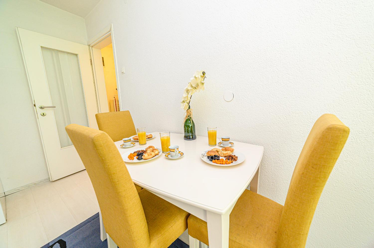 Dining Room 4, Beautiful cozy Studio close to City Center, Istočno Sarajevo