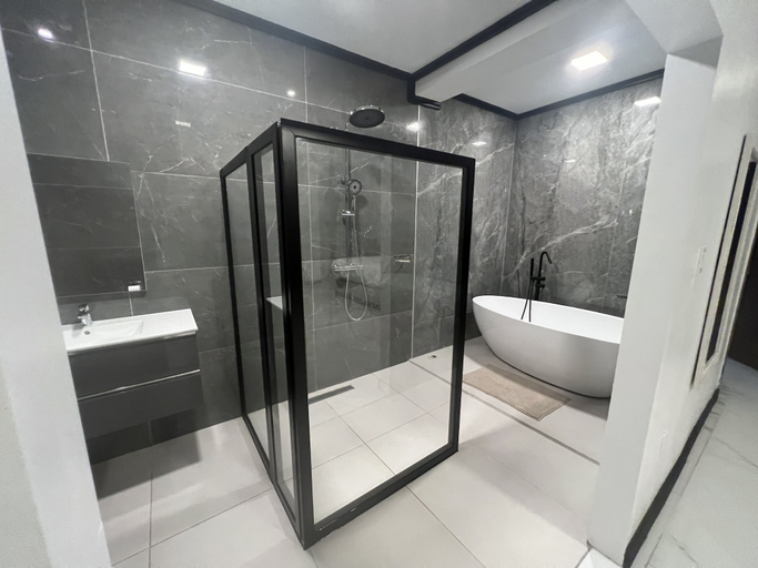 Bathroom 3, Empire Villa Paramaribo Noord 1, Blauwgrond
