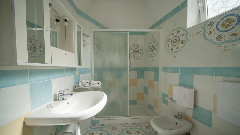 Bathroom 3, Villa Luna di Miele, Napoli