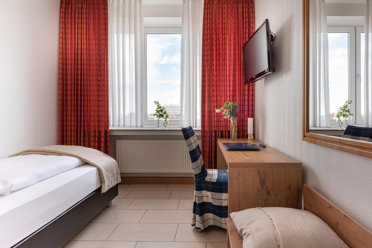 Bedroom 2, Hotel Conti Am Hauptbahnhof, Münster