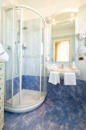 Bathroom 5, Hotel Baia Imperiale, Rimini