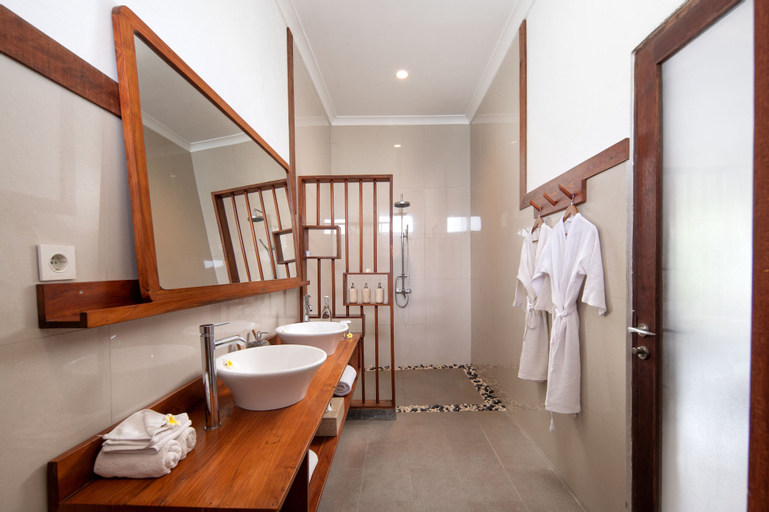 Bathroom 7