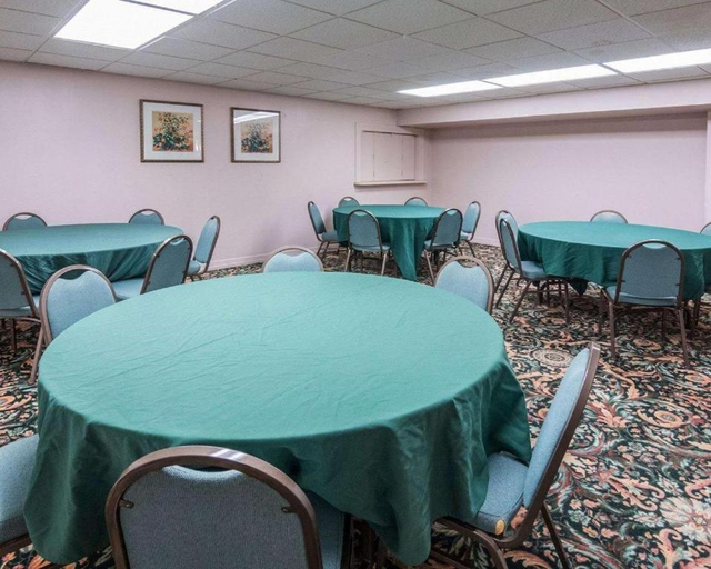 Food & Drinks 5, Economy Inn & Suites, Caddo