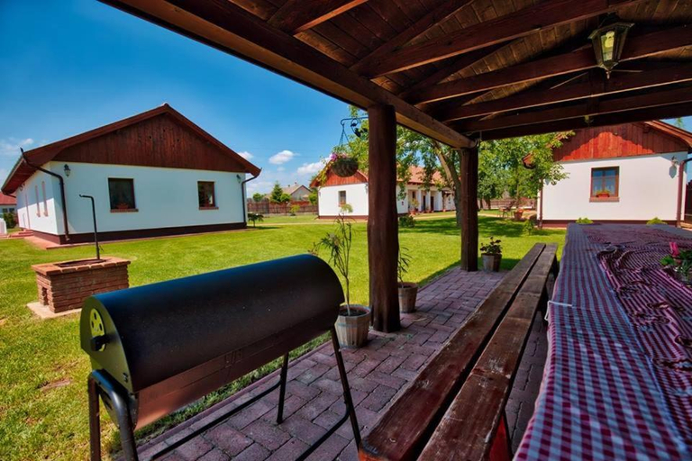 Others 2, Toth Vendeghaz es Apartmanhaz Ujfeherto, Nagykálló
