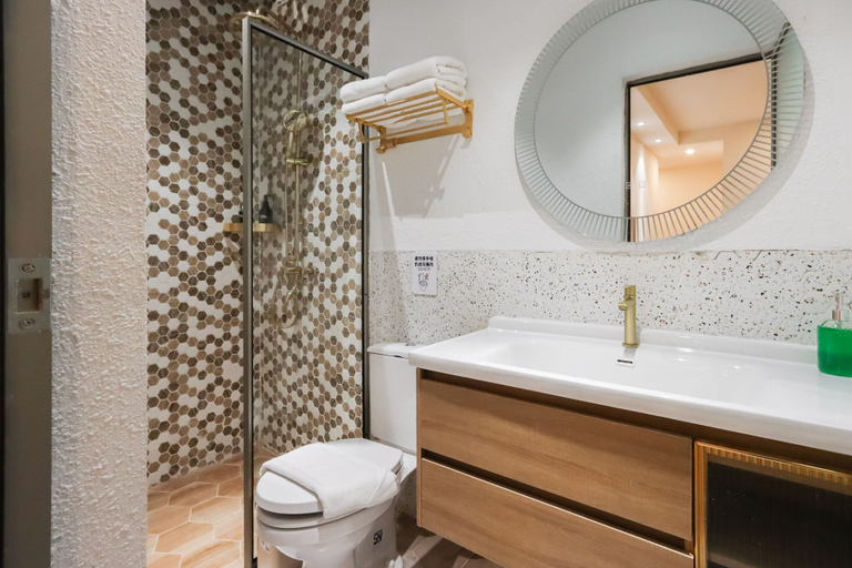 Bathroom 3, Casabella Homestay Batam, Batam