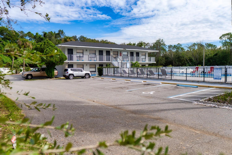 Exterior & Views 1, Sunshine Inn, Osceola