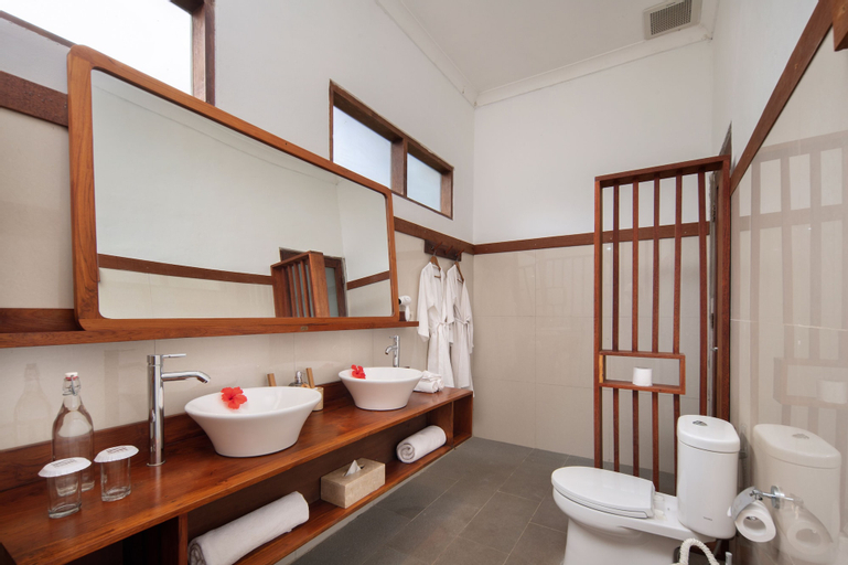 Bathroom 8