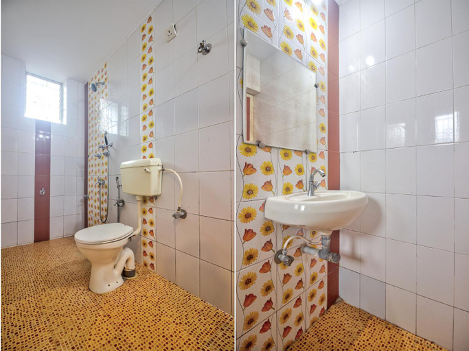 Bathroom 4, Hotel Purushottam Residency, North Goa