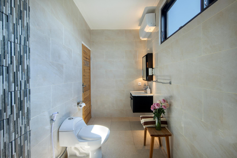 Bathroom 2, BIG PRIVATE 9 BEDR/ 9 BATH POOL VILLA, Seminyak!, Badung