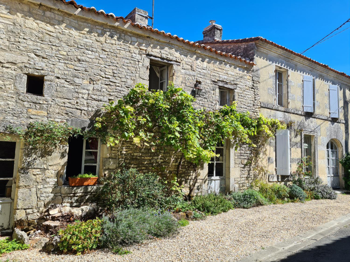 Others 5, La Maison du Commandeur, Charente