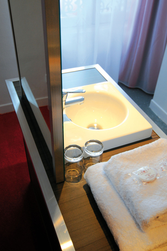 Bathroom 4, Hôtel Le Cousture, Haute-Garonne