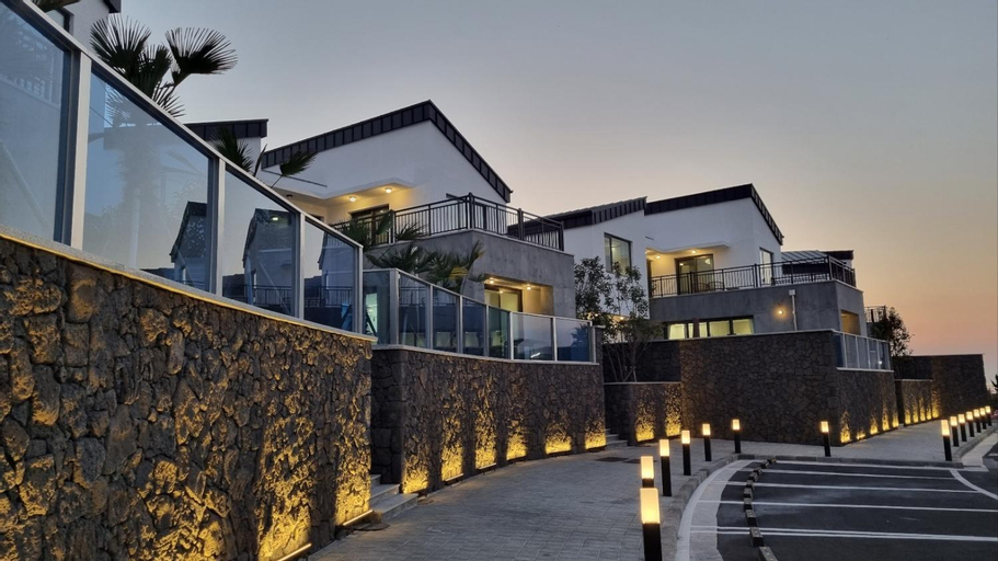Ddosi Aewol Pool Villa, Jeju